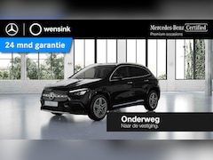 Mercedes-Benz GLA-Klasse - 180 AMG Line | Panoramadak | Burmester | Stoelverwarming | 19" lichtmetalen velgen |