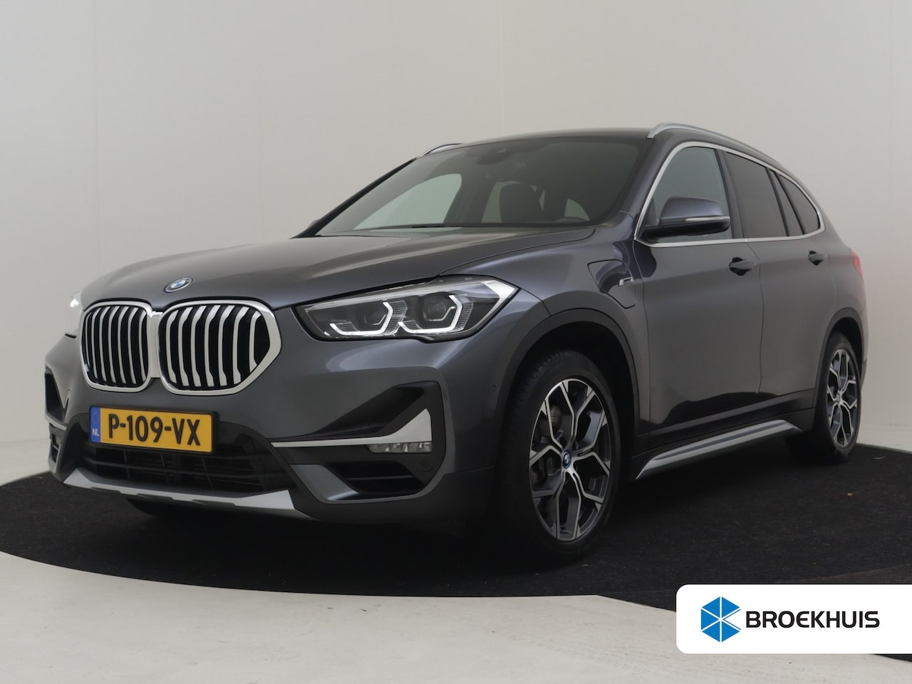 BMW X1 - xDrive25e Business Edition Plus 220pk | Trekhaak | Camera achter | Head up display | Leder - AutoWereld.nl