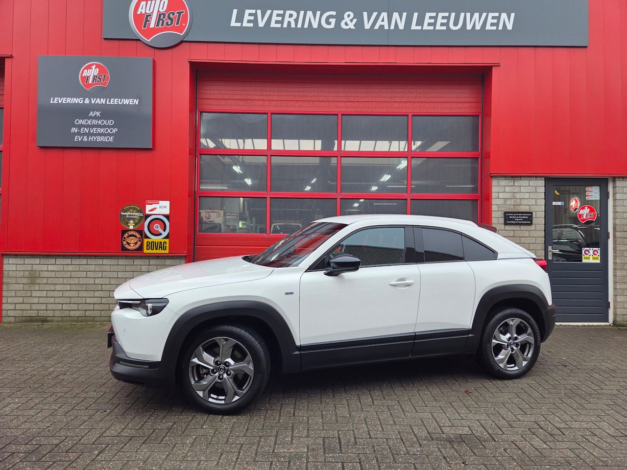 Mazda MX-30 - E-SkyActiv EV 145 Exclusive-line 36 kWh Lederen bekleding/ Memory seats/ LM velgen/ Rijkla - AutoWereld.nl