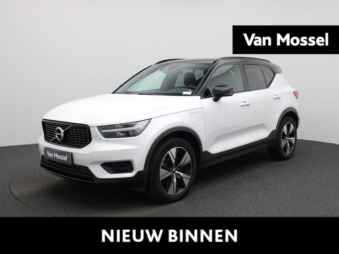 Volvo XC40 - T4 PHEV R-Design | AUTOMAAT | ACHTERUITRIJCAMERA | ELEKTRISCHE KOFFERKLEP | STUURVERWARMIN - AutoWereld.nl