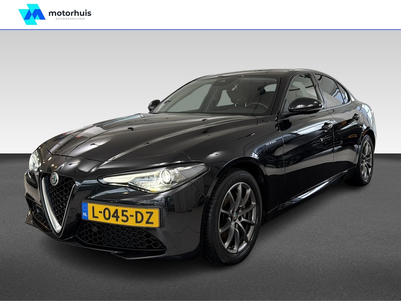Alfa Romeo Giulia - 2.0 GME 200pk Aut Super / Leder / Navigatie / Xenon / Camera - AutoWereld.nl