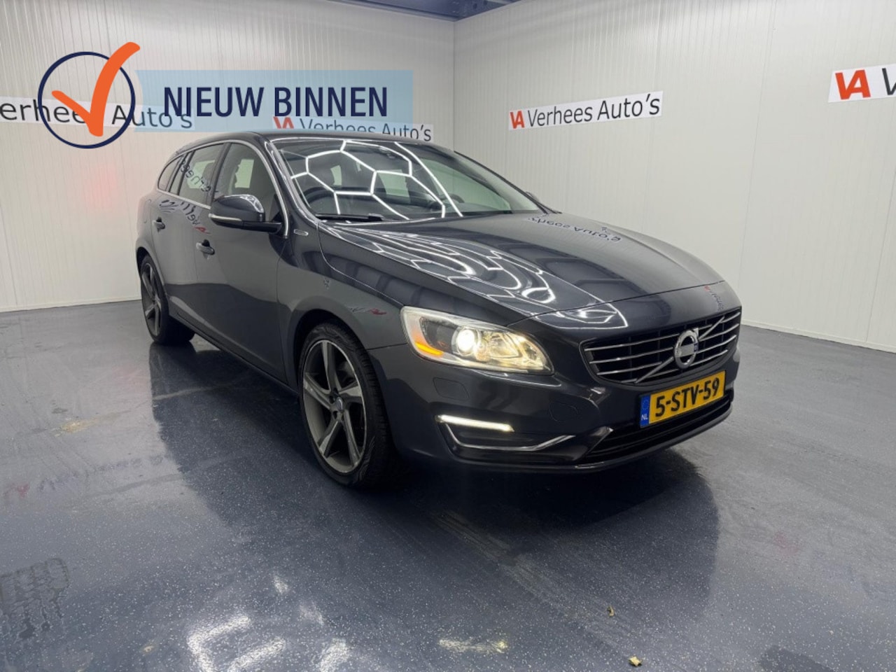 Volvo V60 - 2.4 D6 AWD Pl.i Sum. - AutoWereld.nl