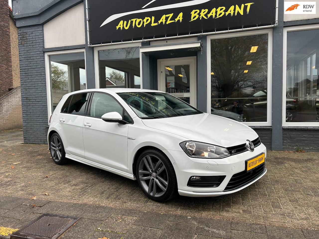 Volkswagen Golf - 1.4 TSI R-LINE / CLIMAT / PARKEERHULP / PDC / STOELVW - AutoWereld.nl