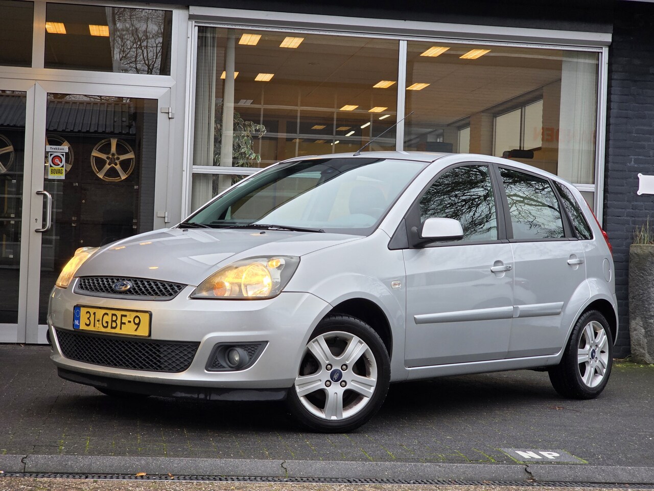 Ford Fiesta - 1.4-16V Futura XL CLIMA / NAP / PDC / - AutoWereld.nl