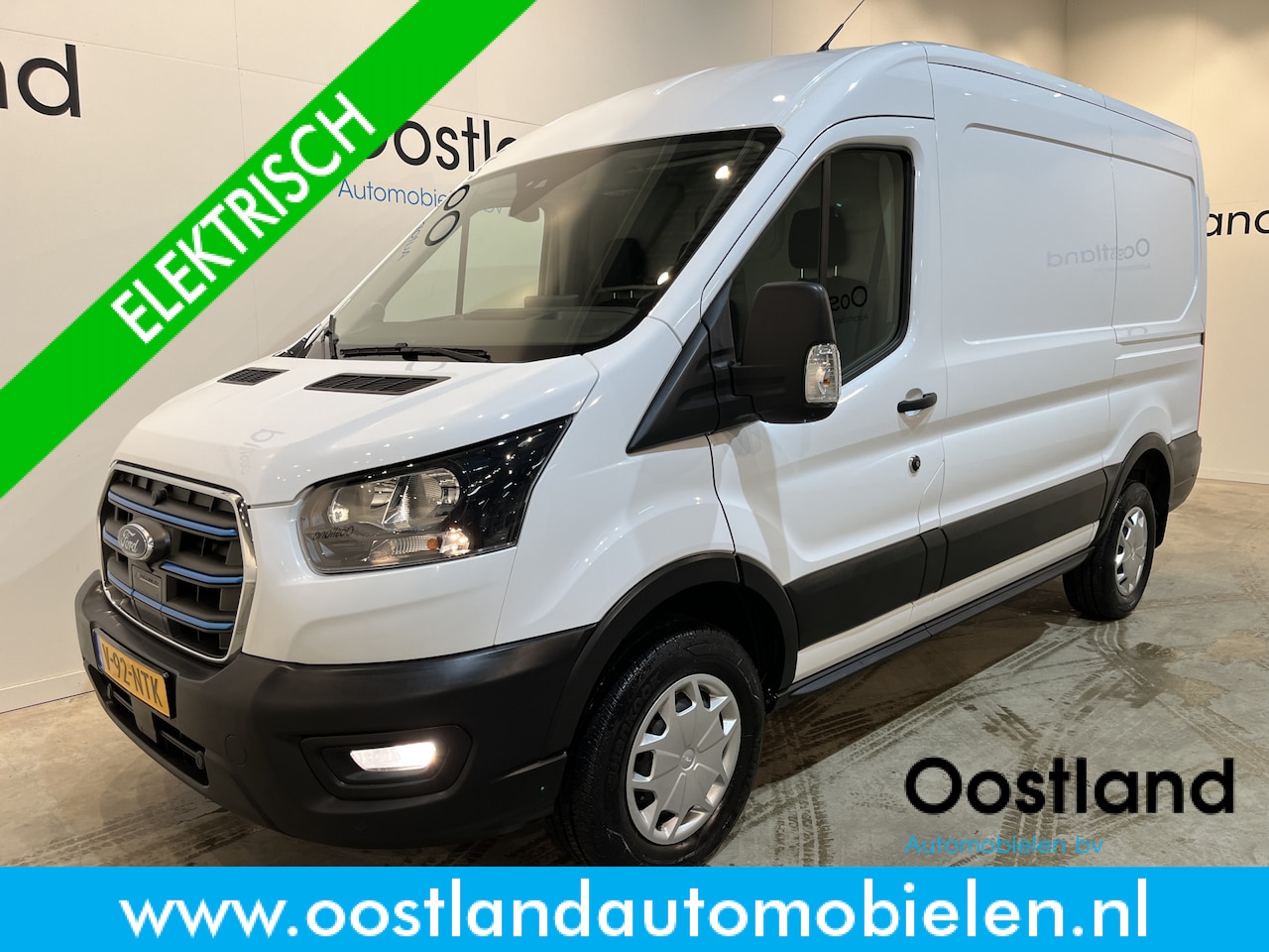 Ford E-Transit - 350 L2H2 Trend 68 kWh / 100% Elektrisch !! / Airco / Cruise Control / CarPlay / Camera / N - AutoWereld.nl