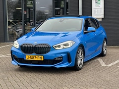 BMW 1-serie - 118i Executive Edition/PANO-DAK/NAVI/CARPLAY/LED/NL AUTO NAP