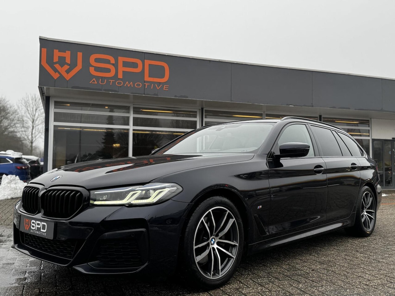 BMW 5-serie Touring - 518d Business Edition Plus|M-sport|Laser|Sfeerverlichting|Carplay - AutoWereld.nl