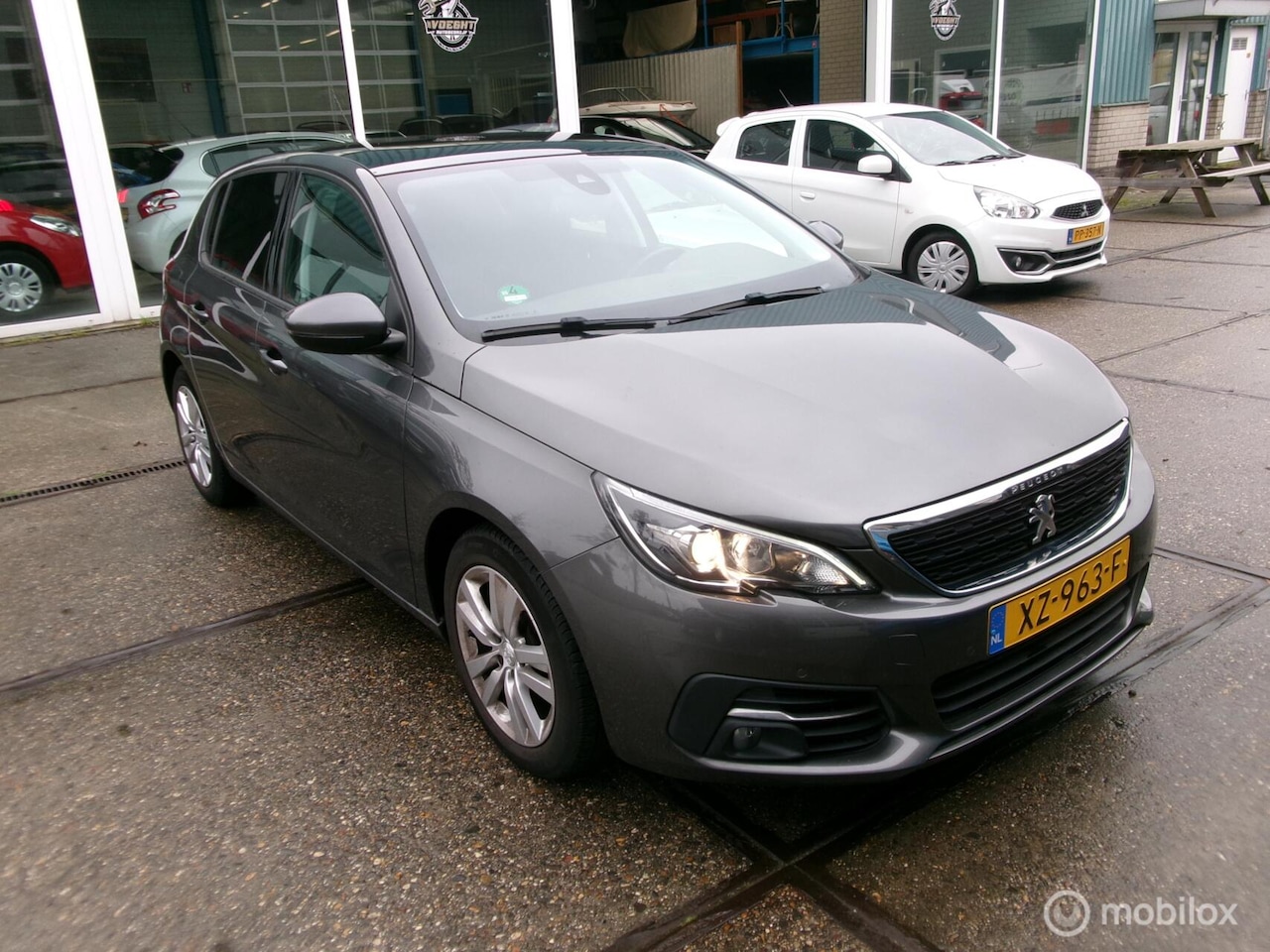 Peugeot 308 - 1.2 PureTech Blue Lease Executive 82000km . - AutoWereld.nl