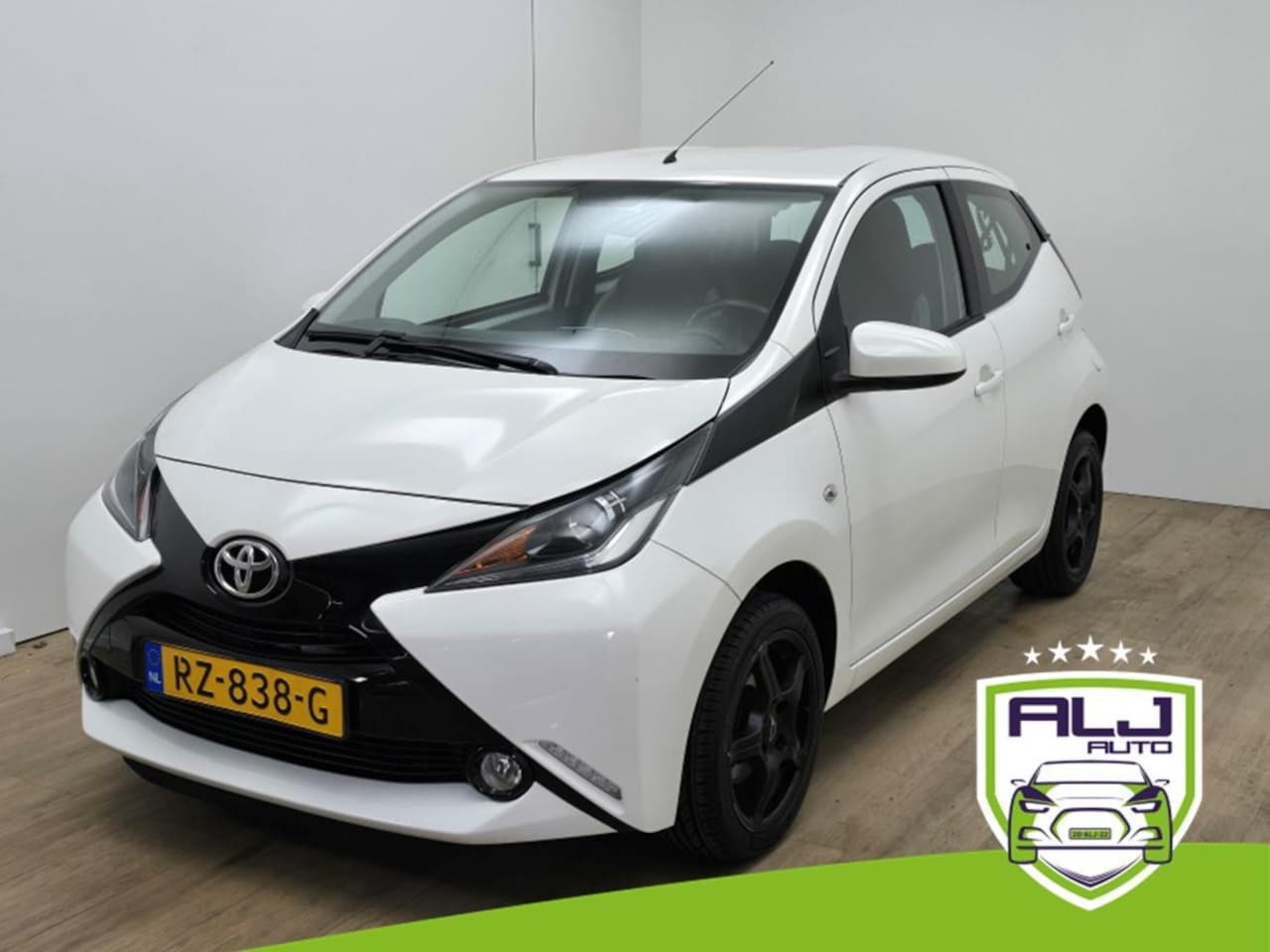 Toyota Aygo - Occasion 1.0 VVT-i x-play | Tweedehands Toyota Aygo | Airco | Bluetooth audio | Parkeercam - AutoWereld.nl