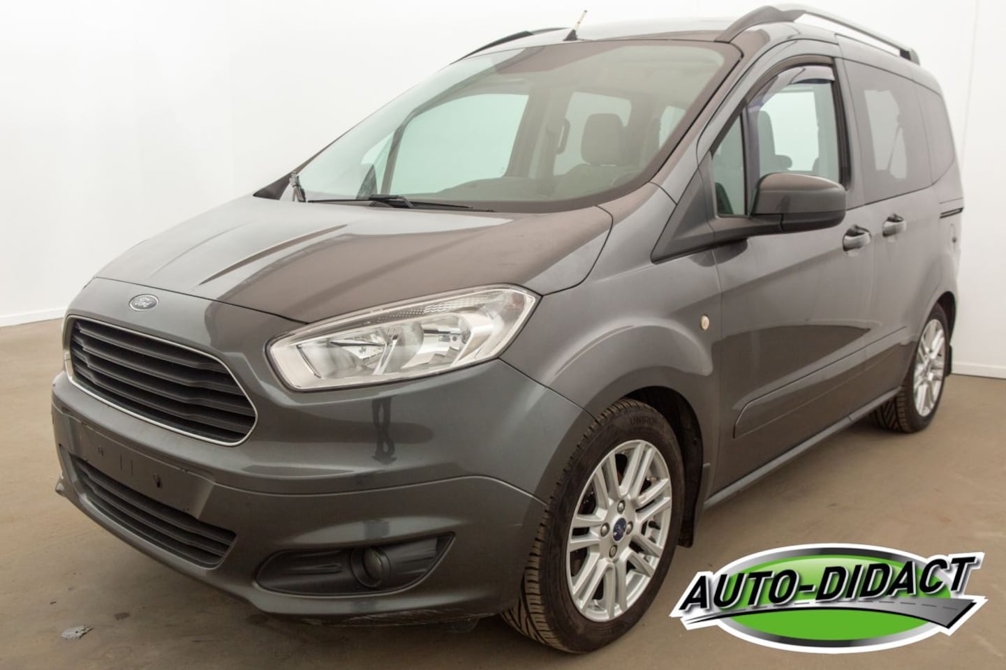 Ford Tourneo Courier - 1.0Titanium 5p Clima Carpas - AutoWereld.nl
