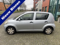 Daihatsu Sirion 2 - 2e Eigenaar) Dealer Onderhouden 1.3-16V Comfort | 5 DRS | KM 112432 NAP APK TM 30/06/2026