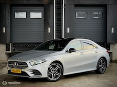 Mercedes-Benz A-klasse - 250e|AMG|Multibeam|Night|Pano|Trekhaak|
