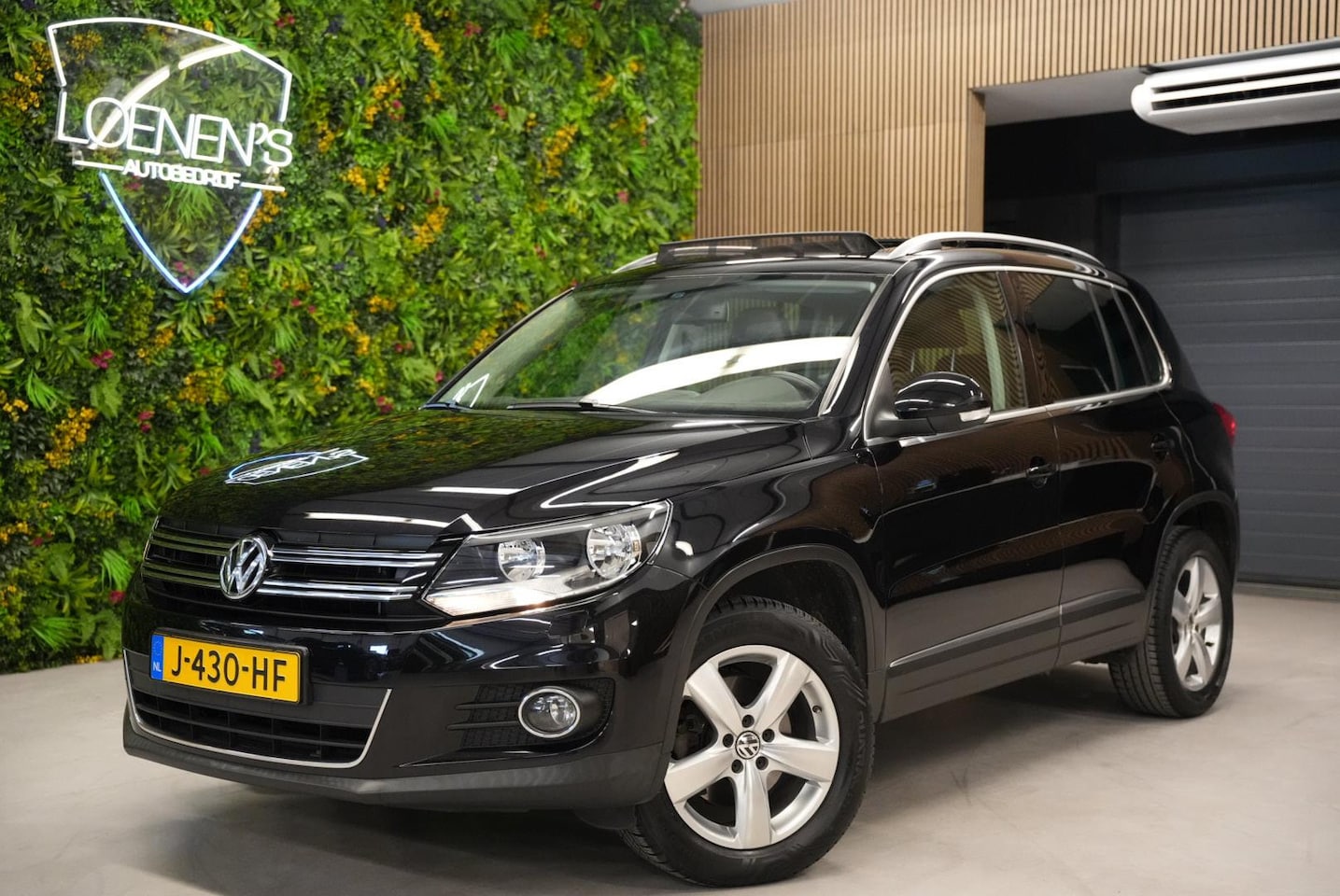 Volkswagen Tiguan - 1.4 TSI Sport&Style / Pano / Trekhaak / Cruise - AutoWereld.nl