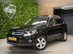 Volkswagen Tiguan - 1.4 TSI Sport&Style / Pano / Trekhaak / Cruise