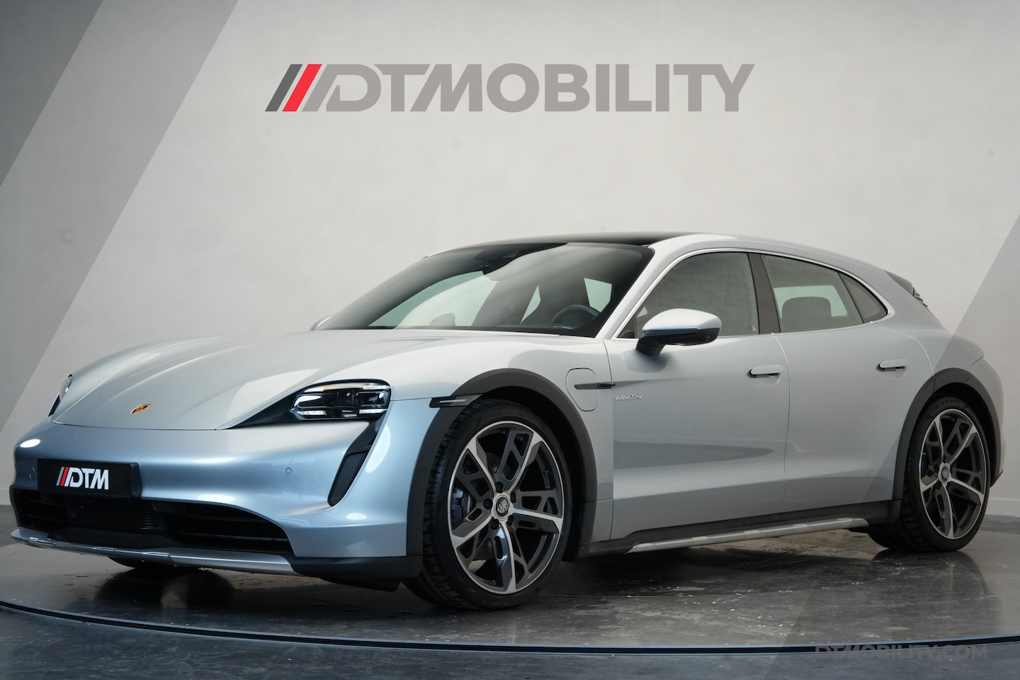 Porsche Taycan Cross Turismo - 4 93 kWh Sport Chrono | Panoramadak | Titanium Velgen - AutoWereld.nl