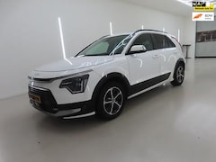 Kia Niro - 1.6 GDi Hybrid DynamicPlusLine Pano, Trekhaak, Leer, Stuur/Stoelverwarming