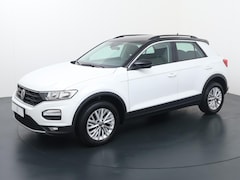 Volkswagen T-Roc - 1.0 TSI Style | 110 PK | Climate control | Navigatiesysteem | Adaptive cruise control |