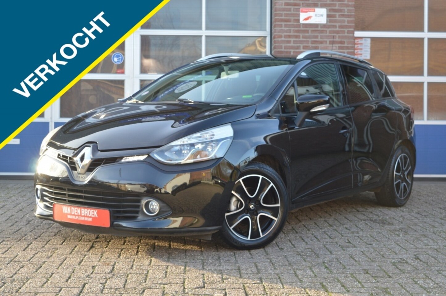 Renault Clio Estate - 0.9 TCe Expression | AIRCO - NAVI - PDC - AutoWereld.nl