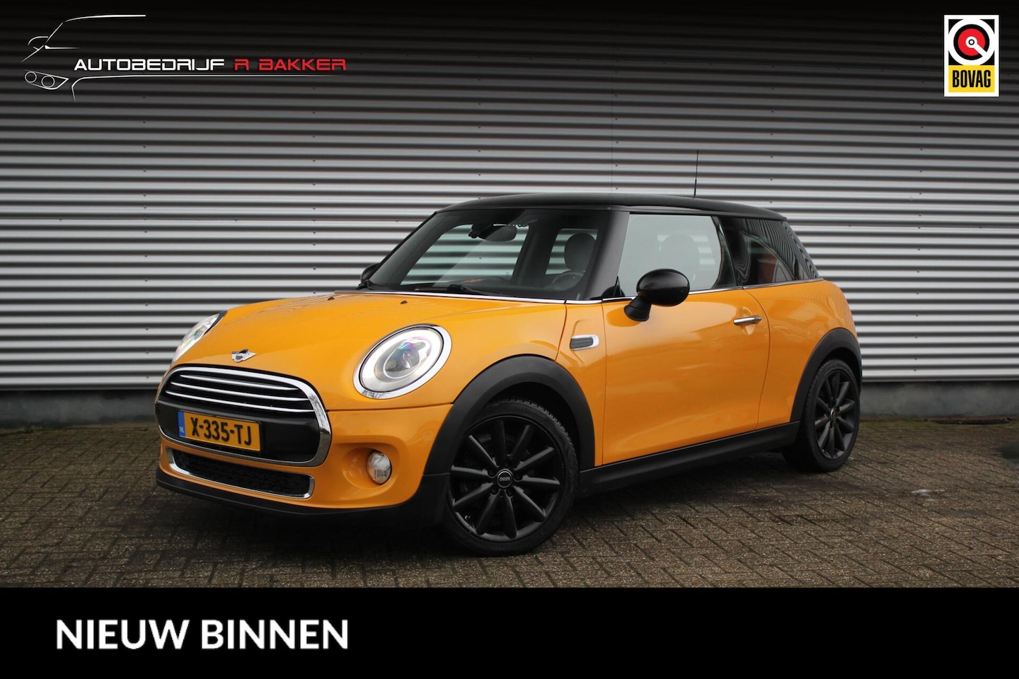 MINI Cooper - Mini 1.5 Chili // JCW Pakket | Cruise control | Zwart dak | LED | Bluetooth | Interieurver - AutoWereld.nl