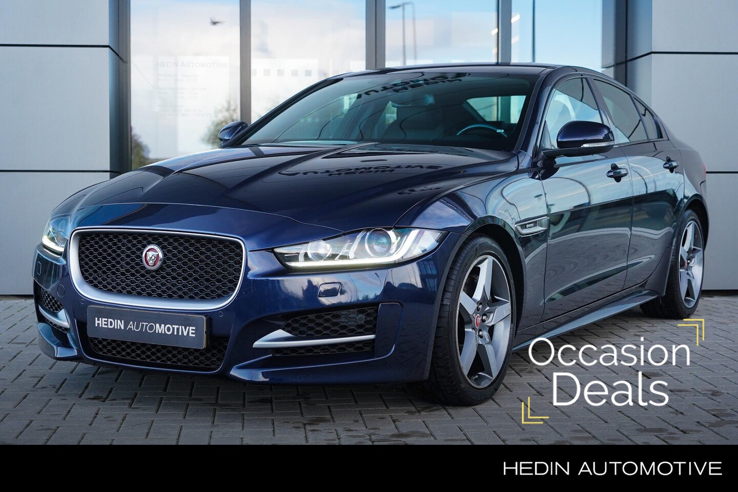 Jaguar XE - 2.0 R-Sport | Navigatie | Camera | Stoelverwarming | - AutoWereld.nl