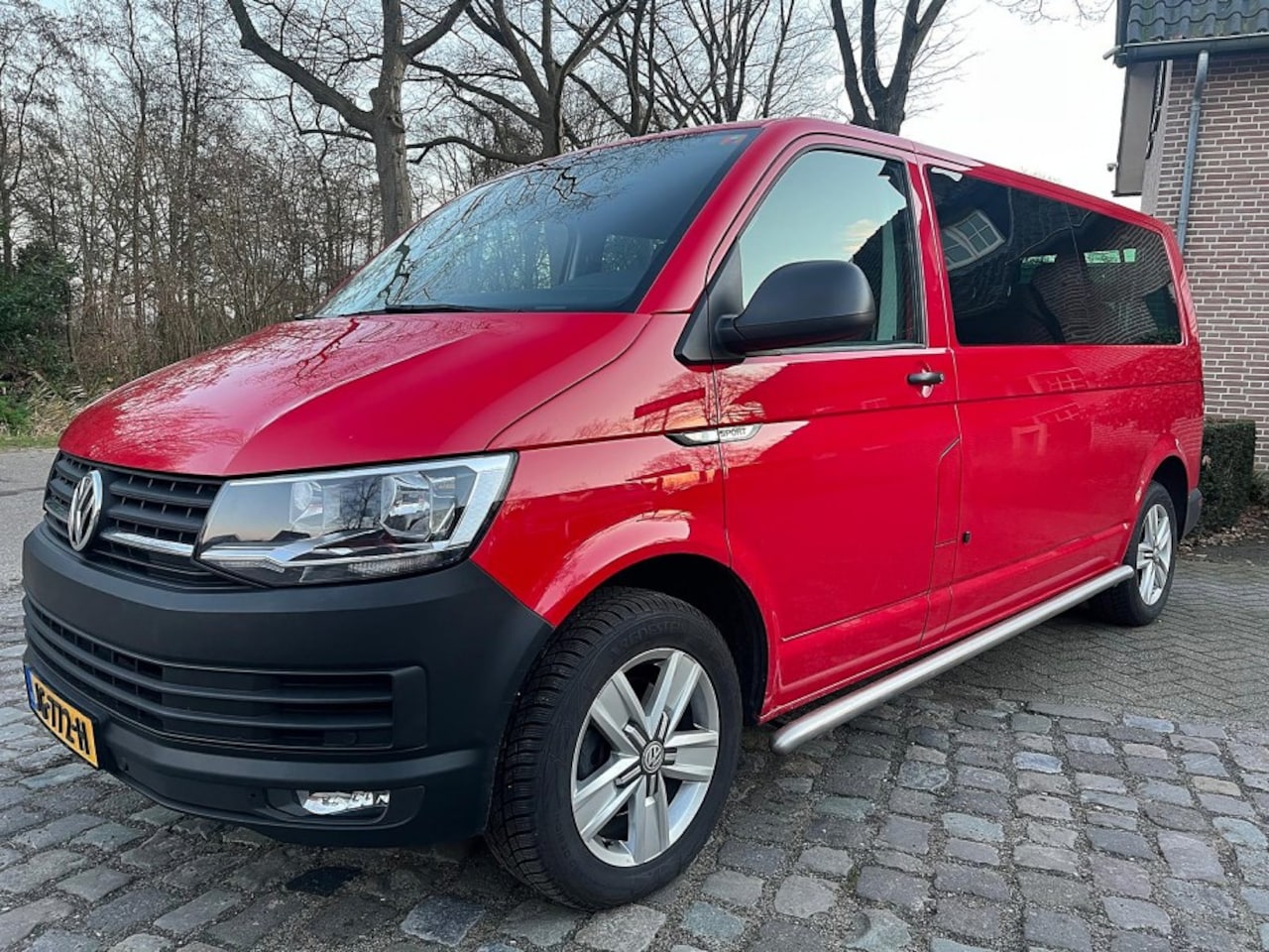 Volkswagen Transporter - 2.0 TDI L2H1 Highline 8 pers autom - AutoWereld.nl