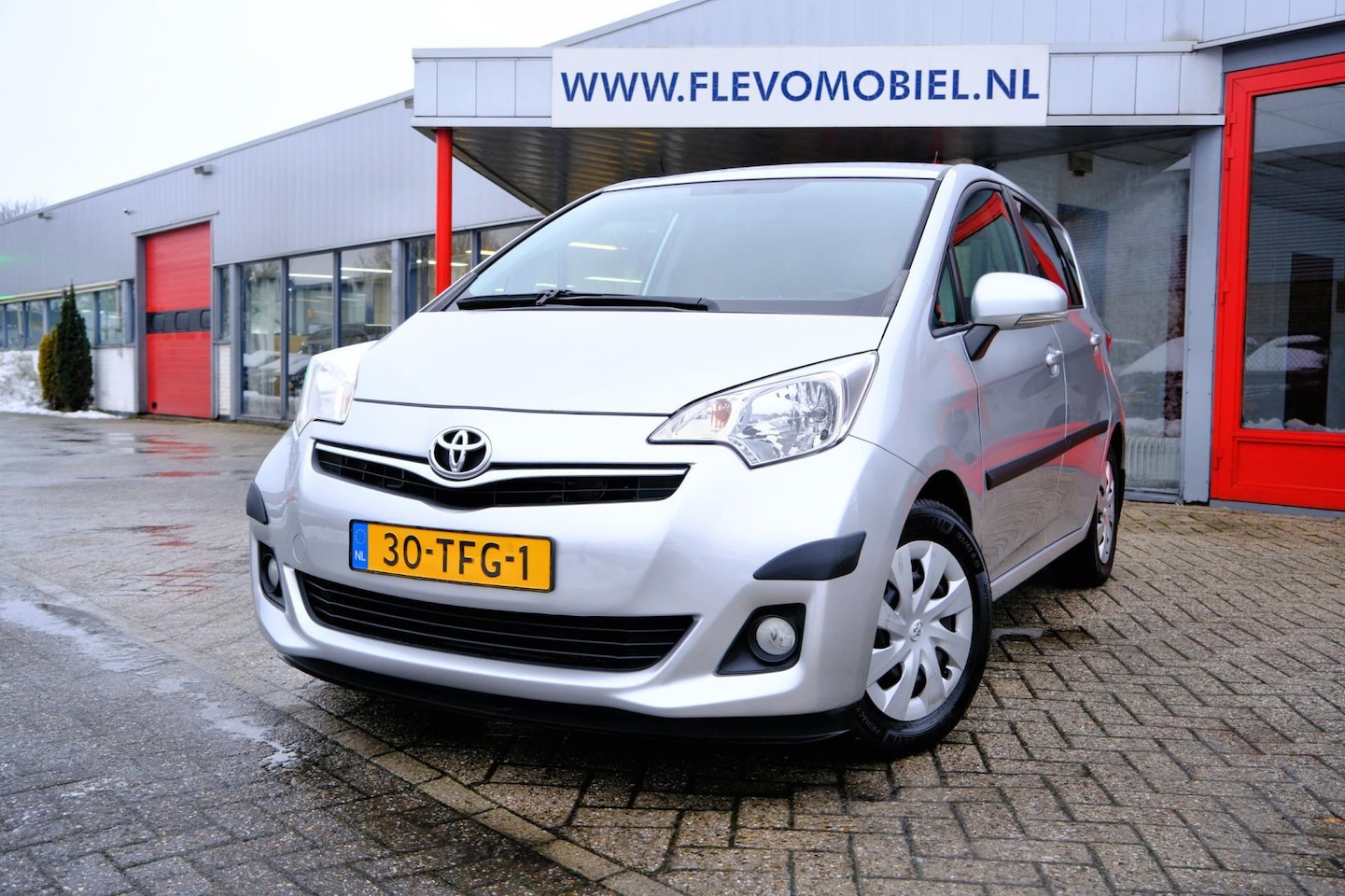 Toyota Verso S - 1.3 VVT-i Aspiration Aut. Clima|Trekhaak - AutoWereld.nl