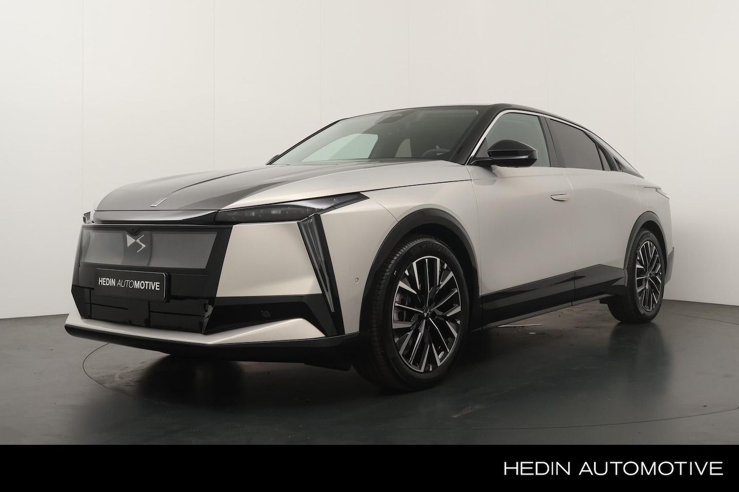 DS No 8 - Étoile Absolute Comfort 74 kWh | Dakkleur Black | Pano Glazendak | Extended duo-tone | Ete - AutoWereld.nl