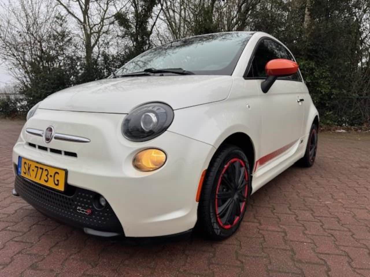 Fiat 500e - E 24KWH XENON/NAVI/LEER/WINTERSET/CLIMA/STOELVERWARMING - AutoWereld.nl