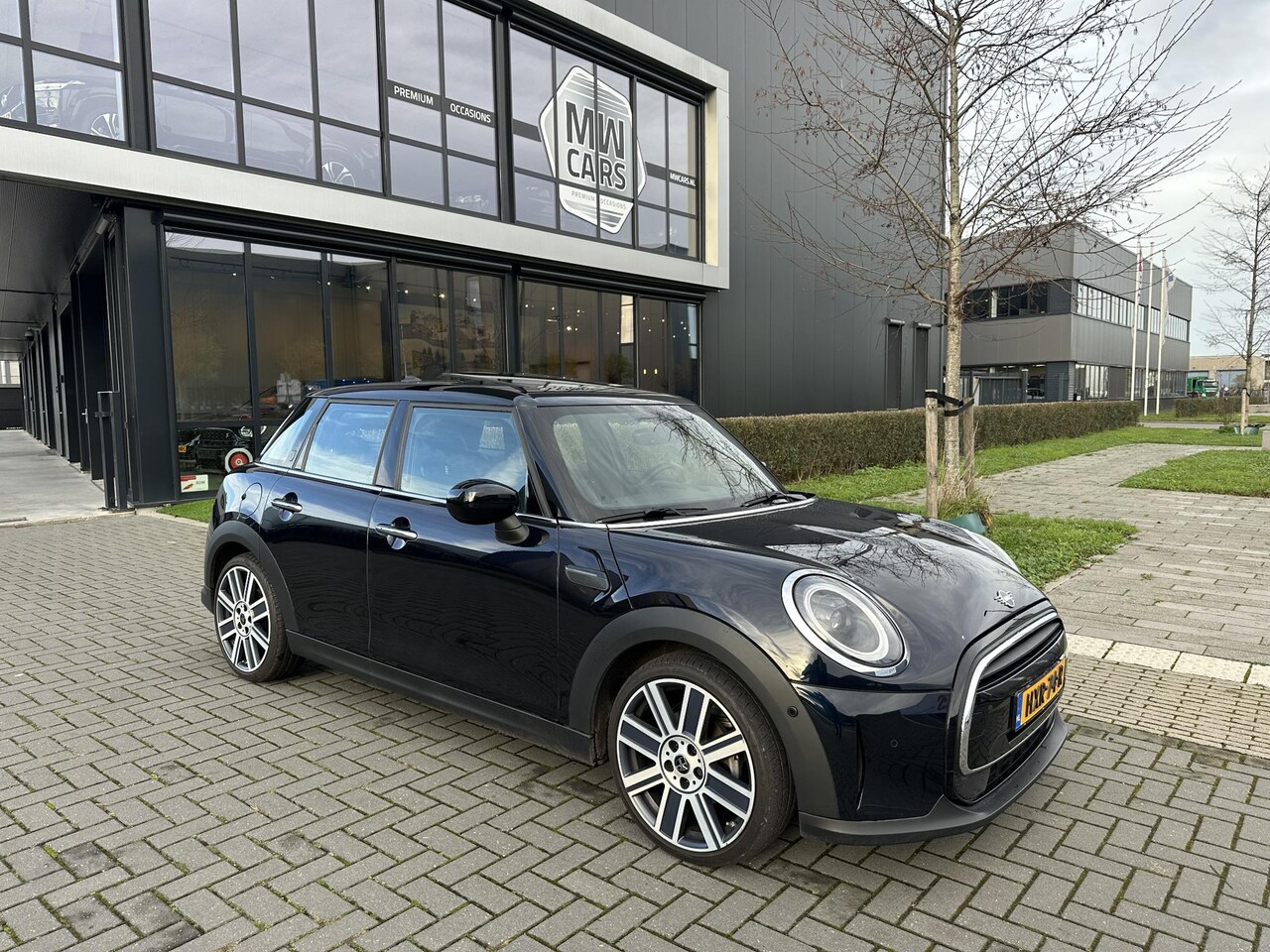 MINI Cooper - 1.5 Yours Leder, Pano, Head Up, Keyless - AutoWereld.nl