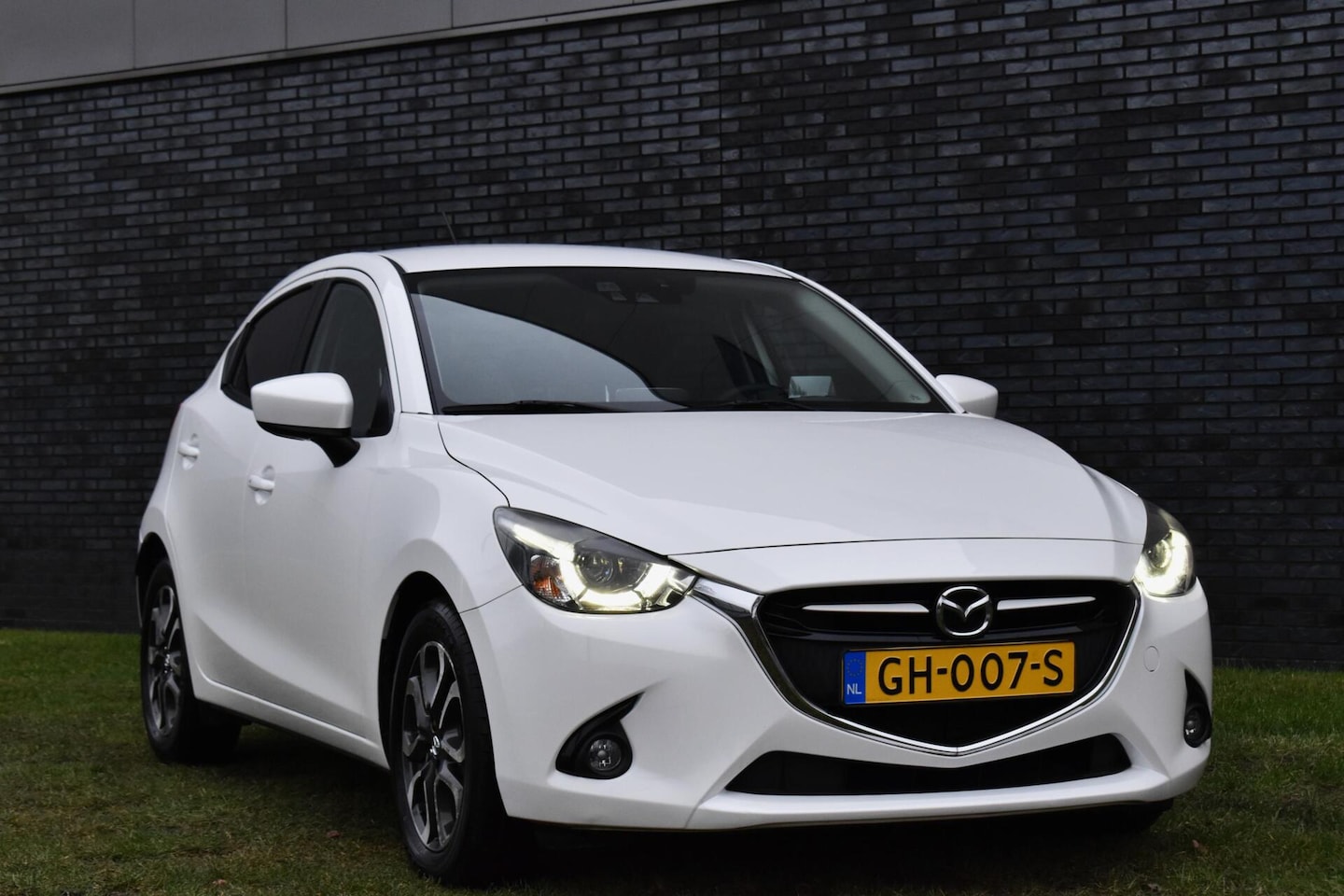 Mazda 2 - 1.5 Skyactiv-G Skylease GT XENON/HUD/NAVI/LED/STOELVW/PDC/ETC.! - AutoWereld.nl