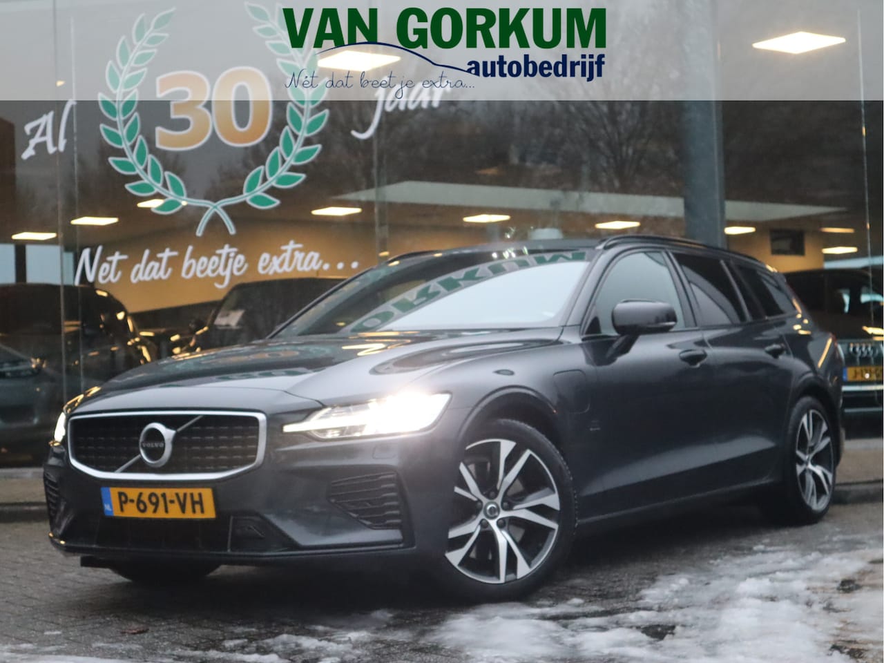 Volvo V60 - 2.0 T6 Twin Engine AWD R-Design / Dealeronderhouden - AutoWereld.nl