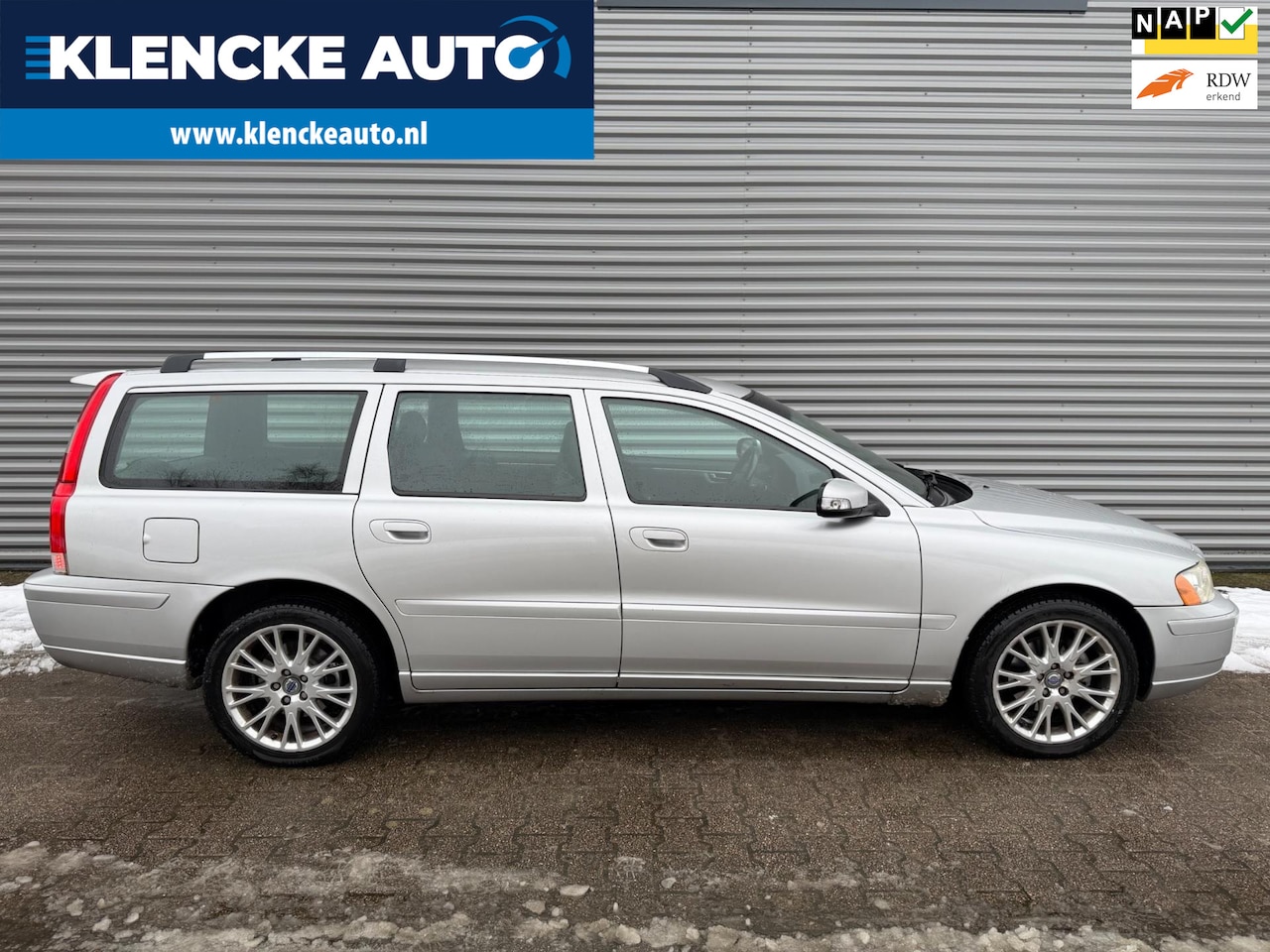 Volvo V70 - 2.4 Edition Sport 263.436km TOPSTAAT 5-cilinder Bi-Xenon Apple Carplay Leer Trekhaak - AutoWereld.nl