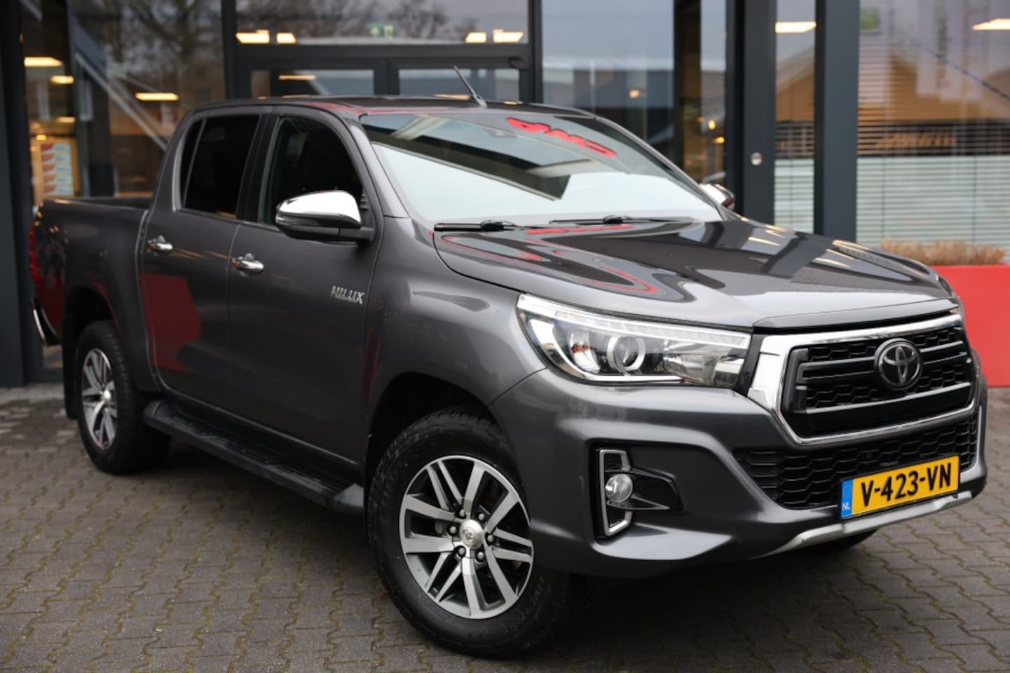 Toyota HiLux - 2.4 D-4D DUBBEL CABINE LIMITED B/E TREKKER A/T 5 SITZ 4WD VAN - AutoWereld.nl