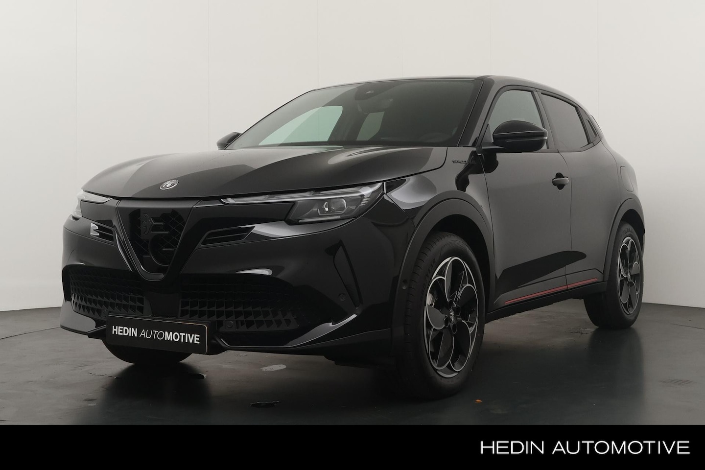 Alfa Romeo Junior - Elettrica Speciale 54 kWh | Sport Pakket | Navigatie | Camera | Stoelverwarming | Apple Ca - AutoWereld.nl