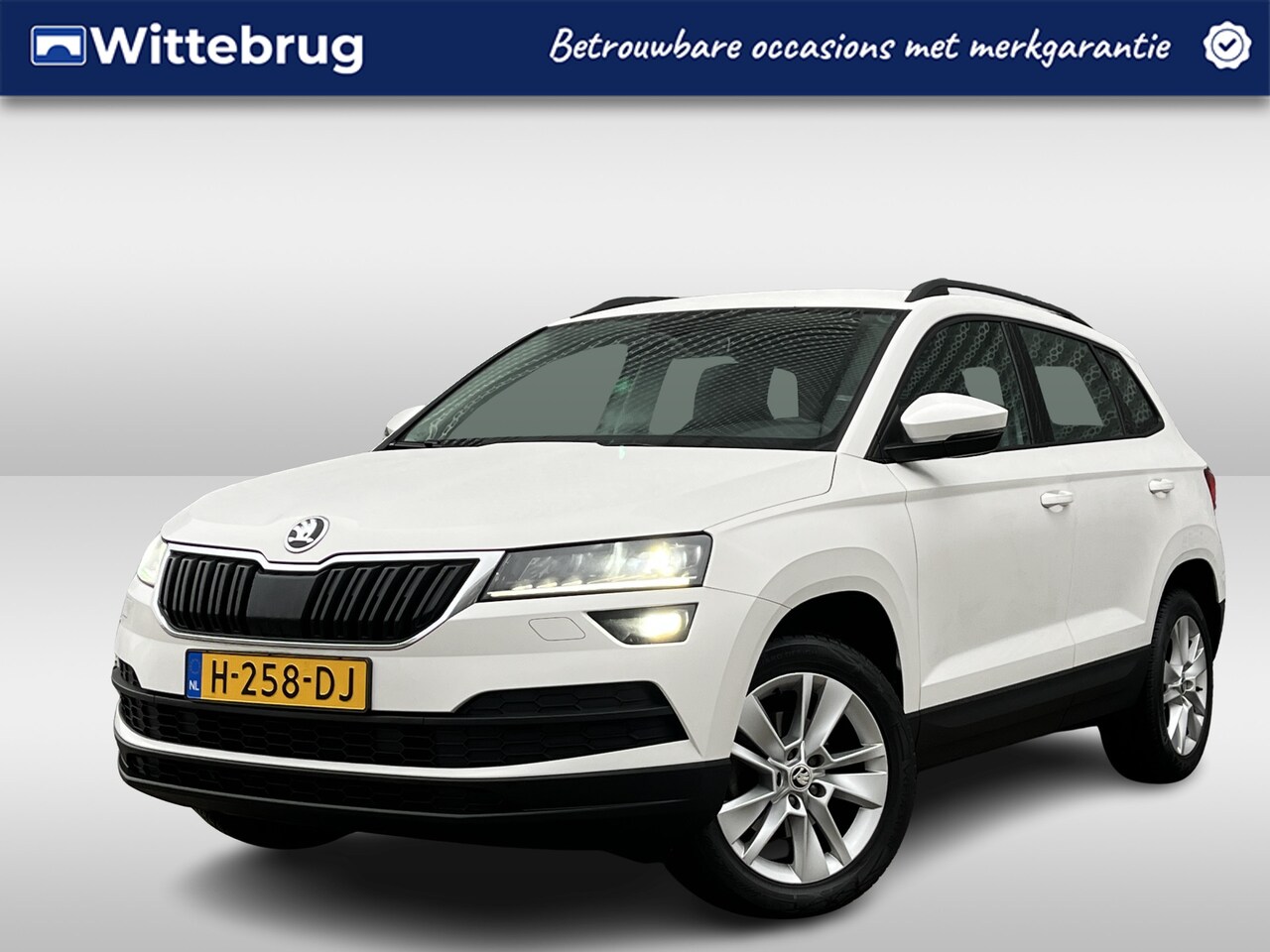 Skoda Karoq - 1.5 TSI ACT Style Business / Navigatie / App connect / Parkeersensoren achter / Climate co - AutoWereld.nl