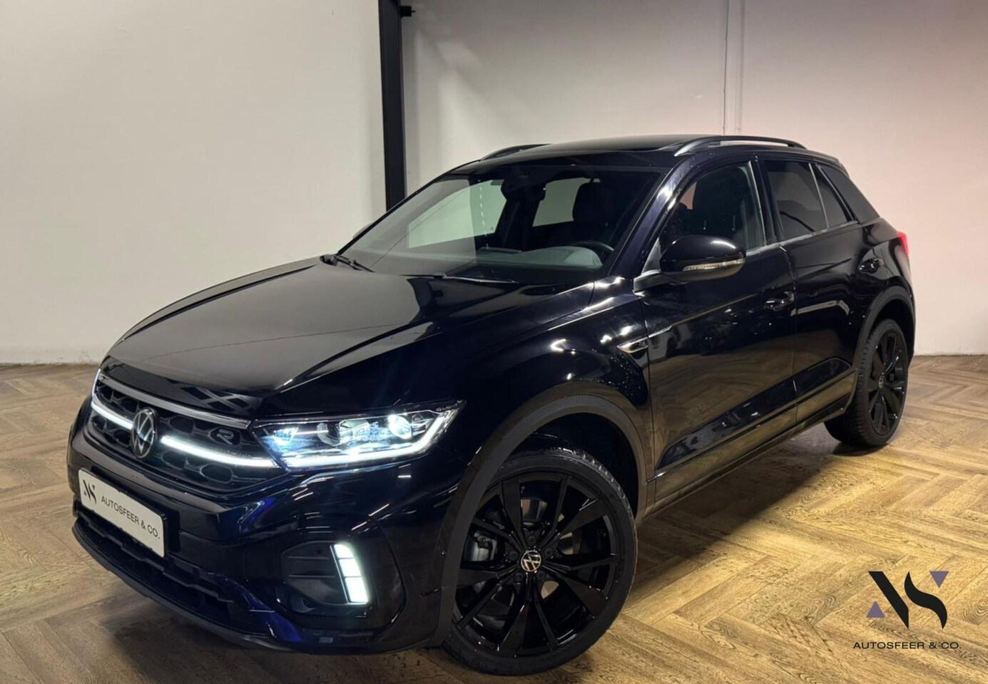 Volkswagen T-Roc - 1.5 TSI R-Line Edition PANO KEYLESS CAM - AutoWereld.nl