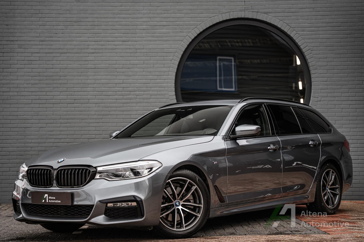 BMW 5-serie Touring - 520i High Executive M Sport 520i High Executive M-sport, comfortstoelen, camera - AutoWereld.nl