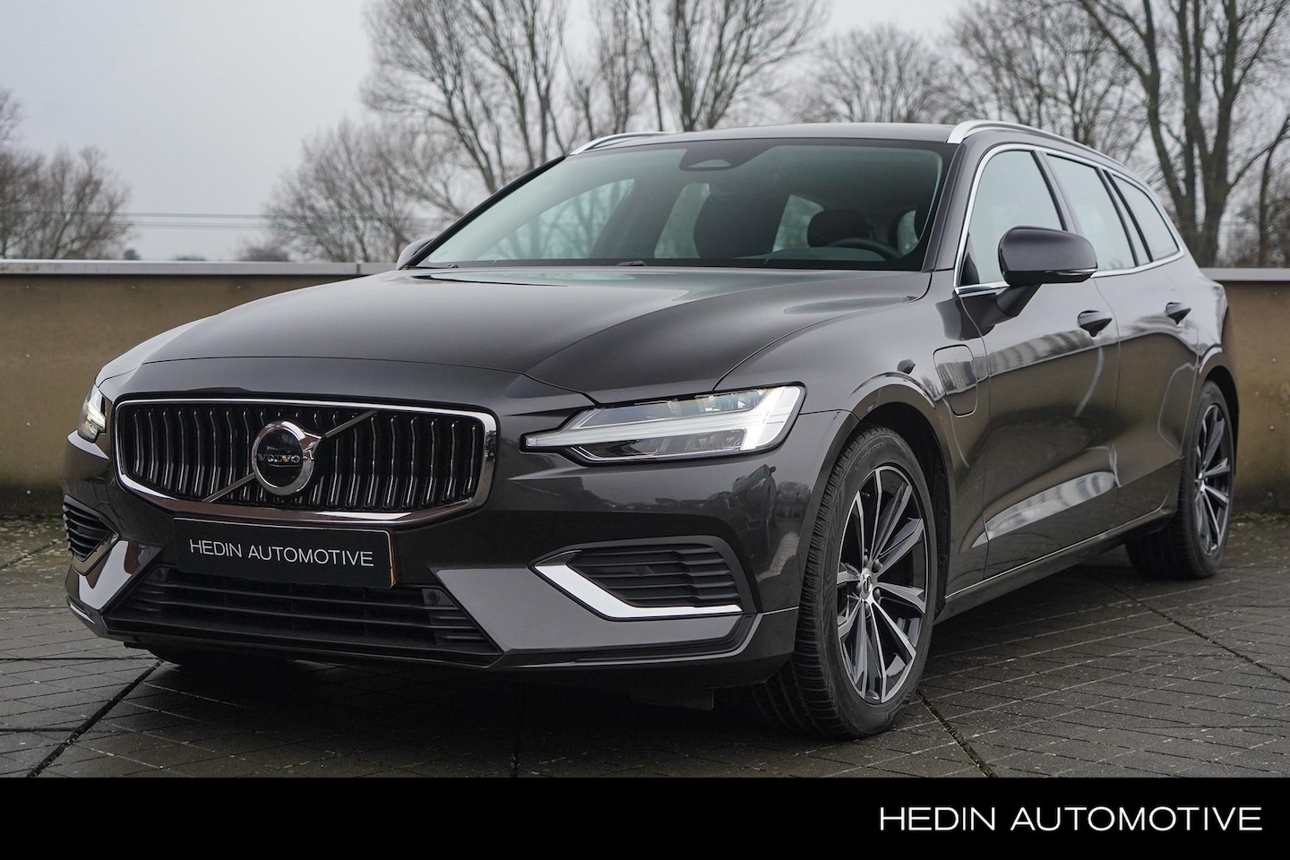 Volvo V60 - 2.0 T6 Plug-in hybrid AWD Essential Bright | 2.000 KG trekgewicht | Long Range Accu | Trek - AutoWereld.nl