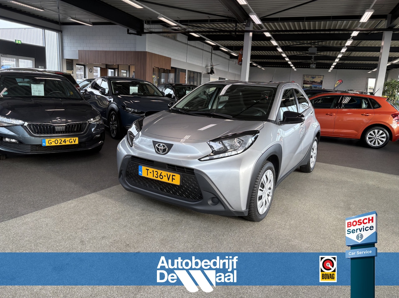 Toyota Aygo X - 1.0 VVT-i MT Play 5-drs. CAMERA/CARPLAY/DAB/ADAPT.CRUISE/ALLSEASONS - AutoWereld.nl
