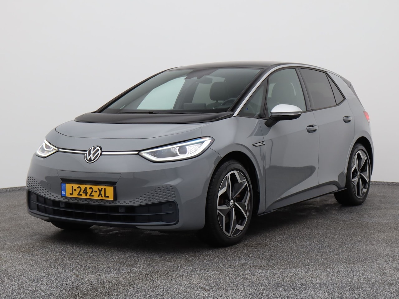 Volkswagen ID.3 - First Plus 58 kWh | CAMERA | ADAPTIVE | STOEL- EN STUURVERW - AutoWereld.nl
