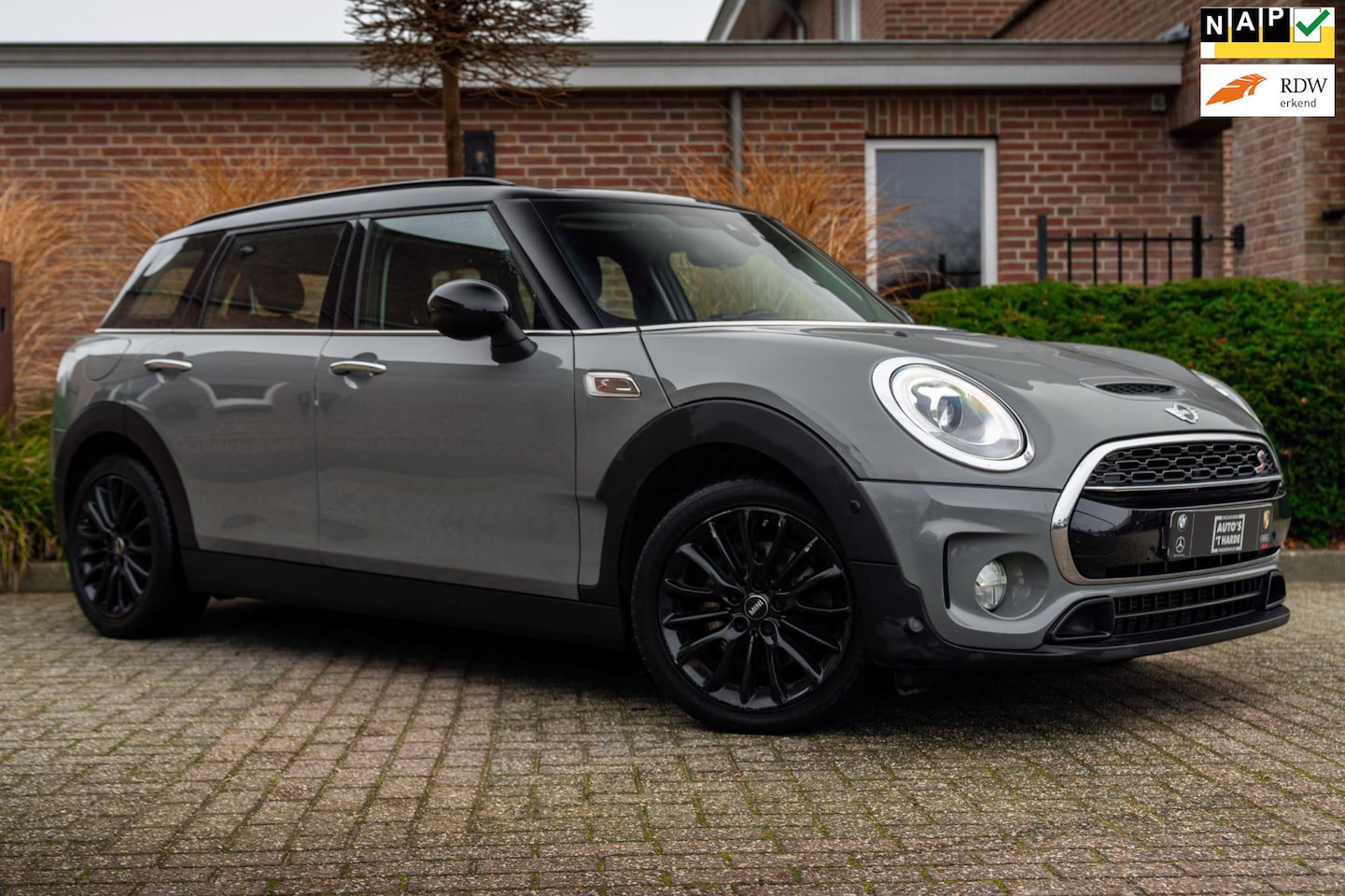 MINI Clubman - Mini 2.0 Cooper S 192 PK Aut. Moonwalk Grey Full LED Stoelverwarming 17'' - AutoWereld.nl
