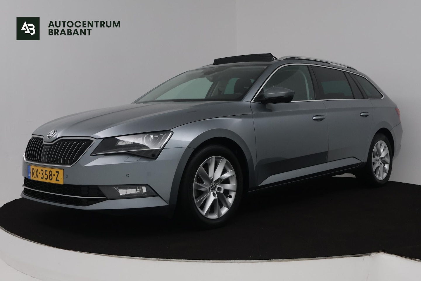 Skoda Superb Combi - 1.4 TSI ACT Ambition Business (PANORAMADAK, STOELVERWARMING, ELEKTR STOELEN, NAVIGATIE CAR - AutoWereld.nl