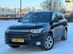Mitsubishi Outlander - 2.0 PHEV Instyle+, achteruitrijcamera, schuifdak, trekhaak