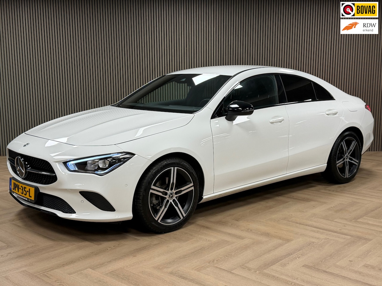 Mercedes-Benz CLA-Klasse - 180 Business Solution Luxury AUT. SFEERVERLICHTING NAVIGATIE STOELVERWARMING CAMERA CRUISE - AutoWereld.nl