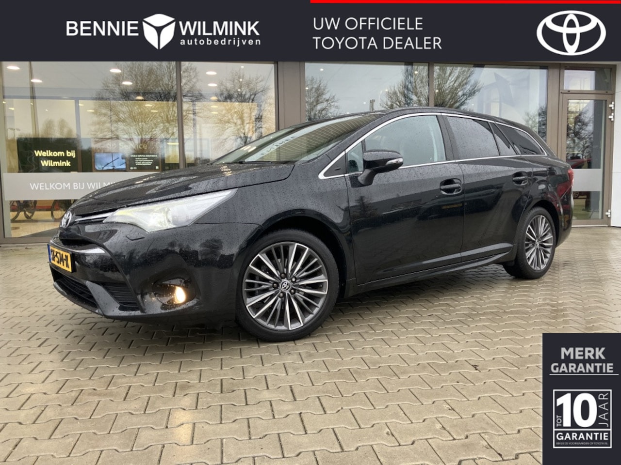 Toyota Avensis Touring Sports - 1.8 VVT-i Executive | Leder | Navigatie | Stoelverw - AutoWereld.nl