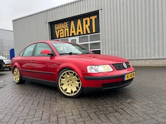 Volkswagen Passat - 4.0 W8 | XENON | LEDER | CLIMATE | NIEUWSTAAT | YOUNGTIMER | APK 12-2026 |