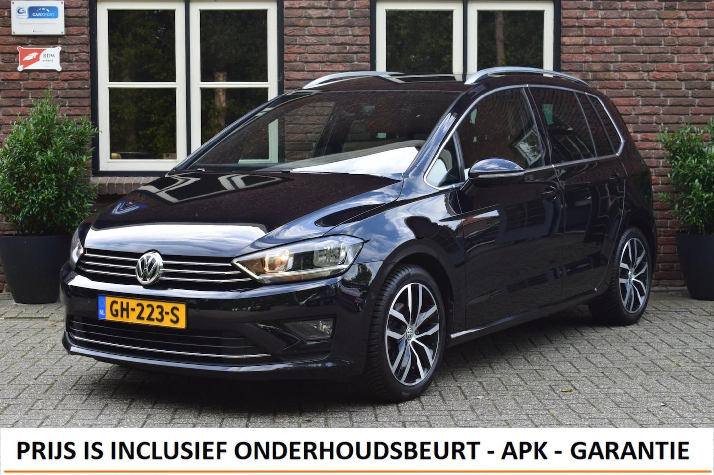 Volkswagen Golf Sportsvan - 1.2 TSI DSG Aut. Highline Lederen bekleding | 2X PDC | Stoelverw. - AutoWereld.nl