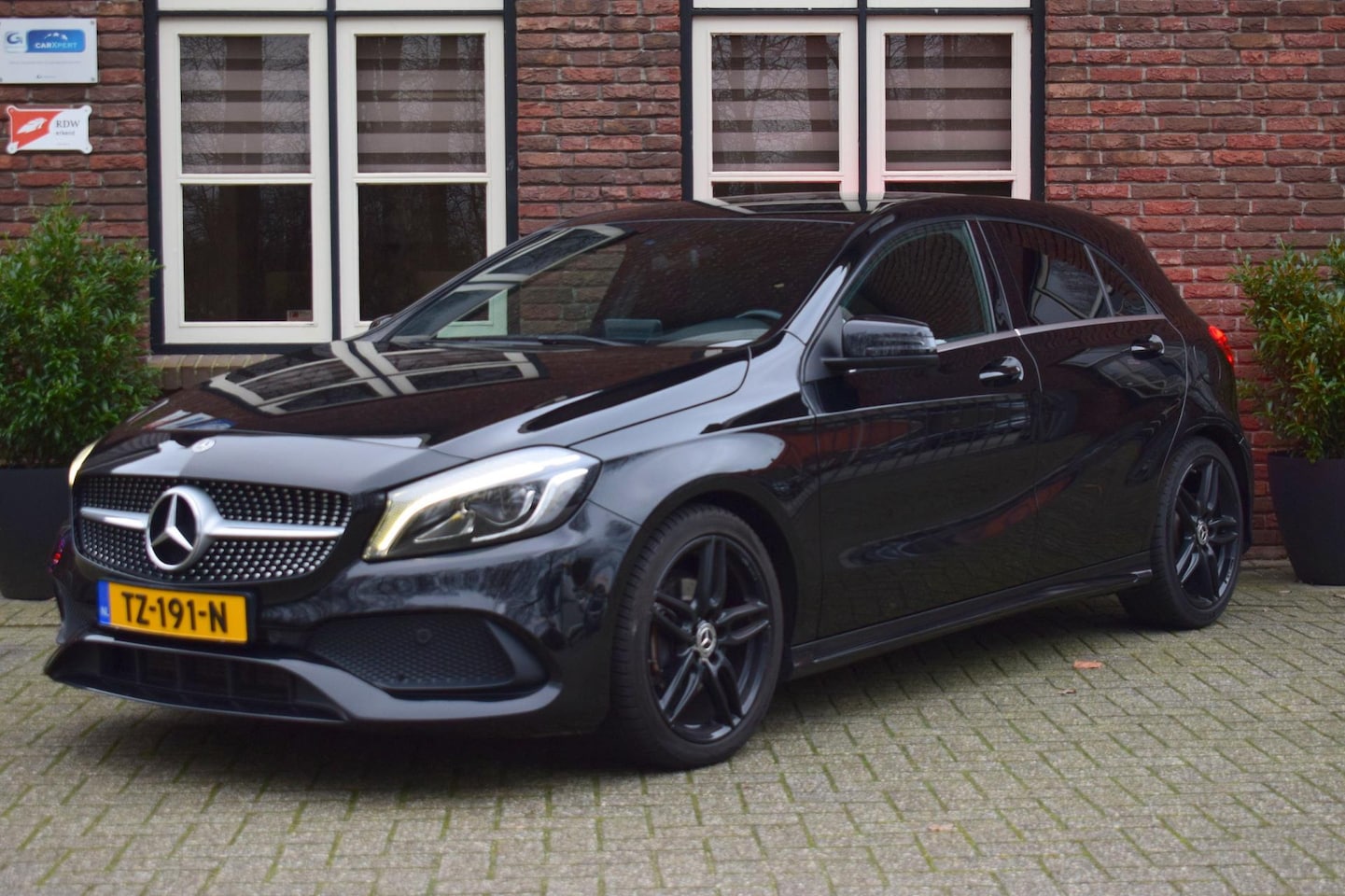 Mercedes-Benz A-klasse - 180 Automaat AMG line Solution 2X PDC | Stoelverwarming - AutoWereld.nl
