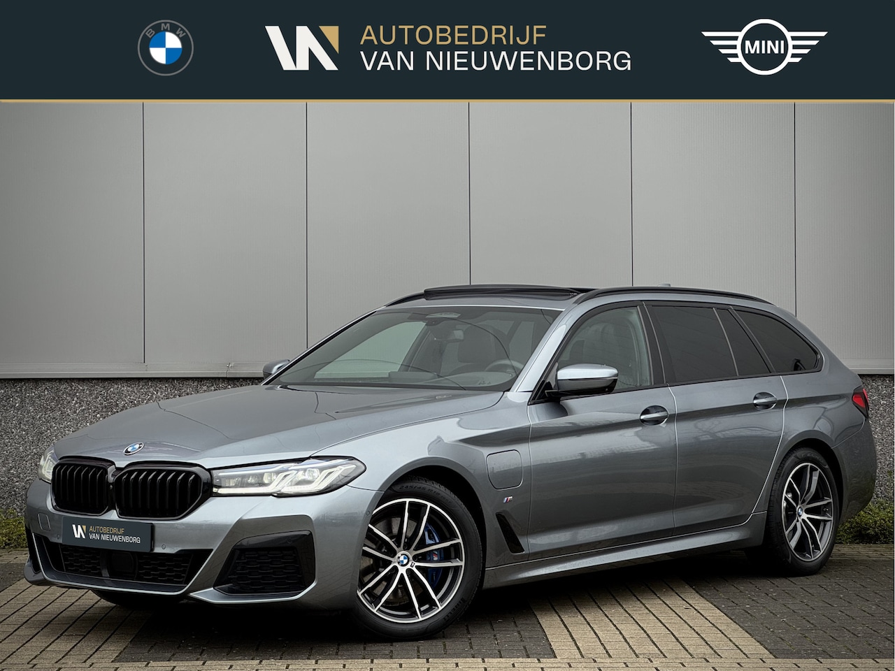 BMW 5-serie Touring - 530e xDrive M-Sport | Panoramdak | Bowers & Wilkins | Individual Leder | Adaptive Cruise C - AutoWereld.nl