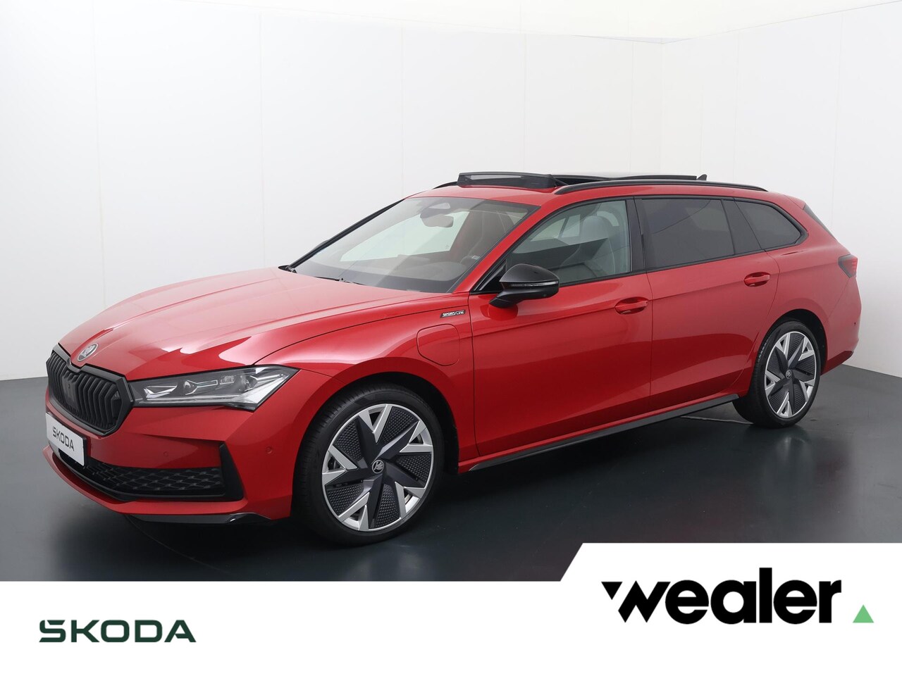 Skoda Superb Combi - 1.5 TSI PHEV Sportline Business | 204 PK | SoH 100% | Trekhaak wegklapbaar | Panoramadak | - AutoWereld.nl